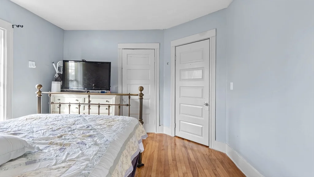 6 Crescent St, Whitinsville