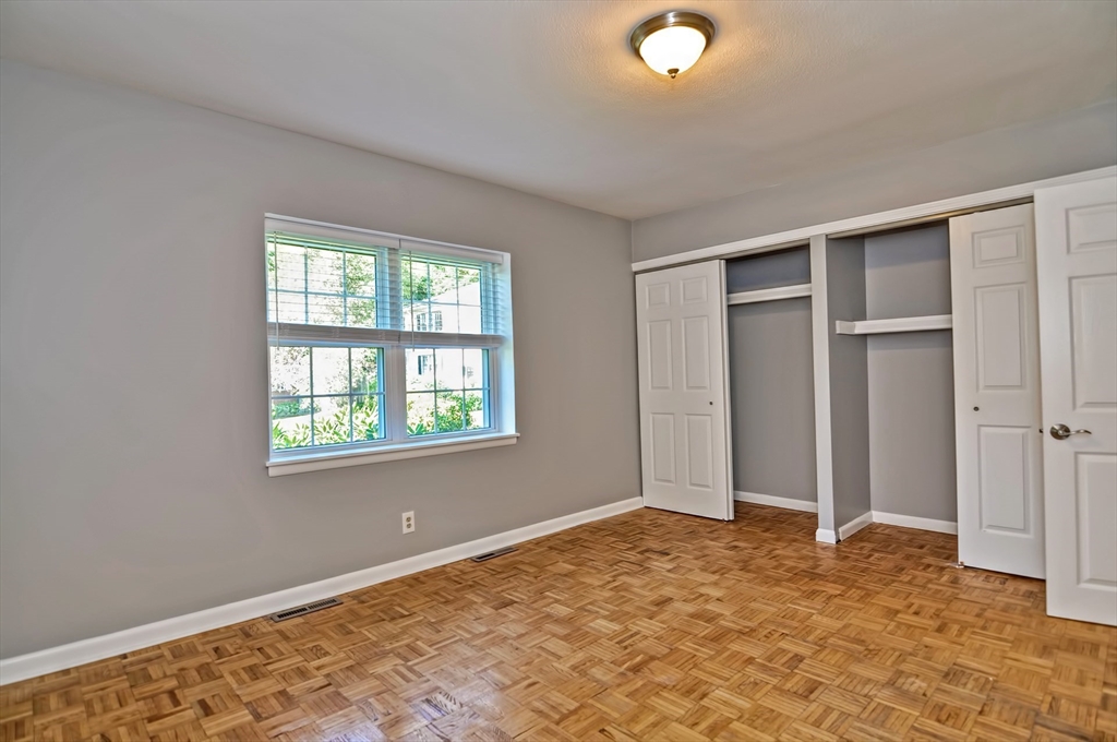 35 Lake Shore Ct, Brighton