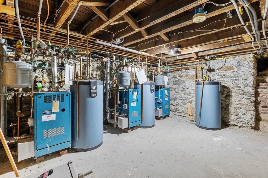 31 Millmont St, Roxbury