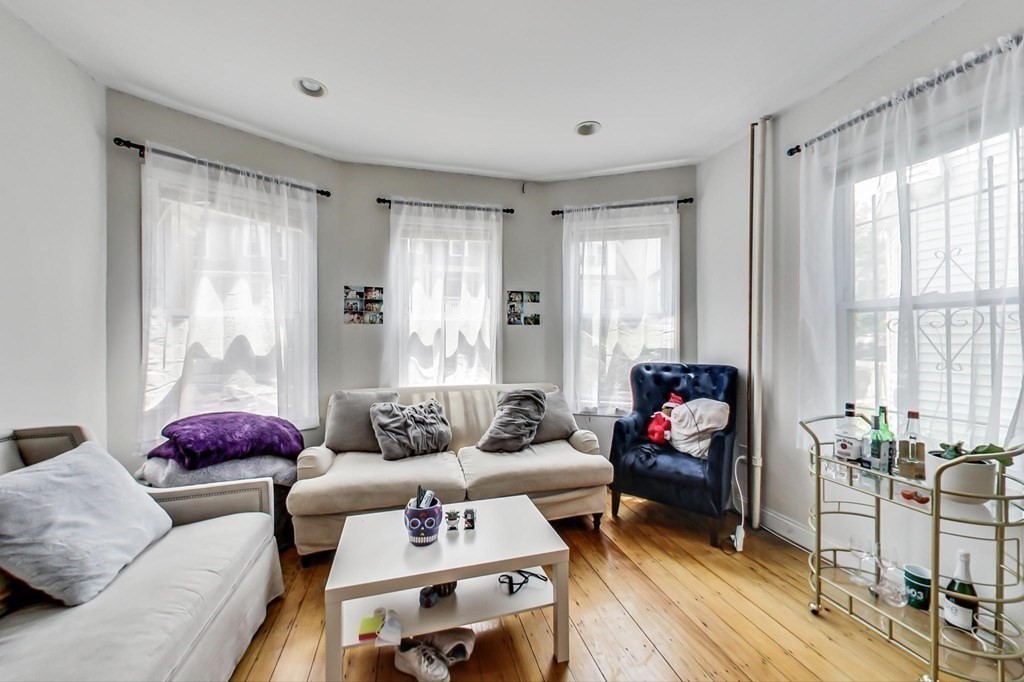 47 Hillside St, Mission Hill