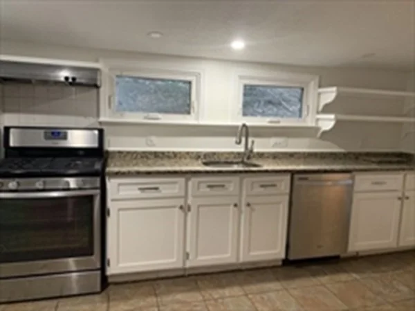 28 Paomet Rd, Weymouth