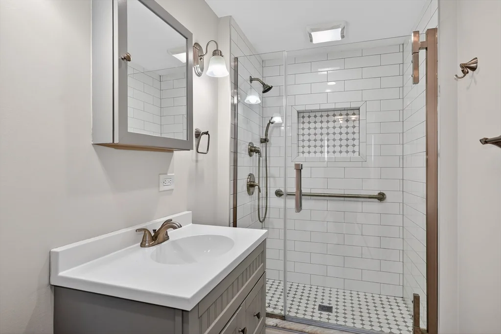 28 Ekman St, Worcester