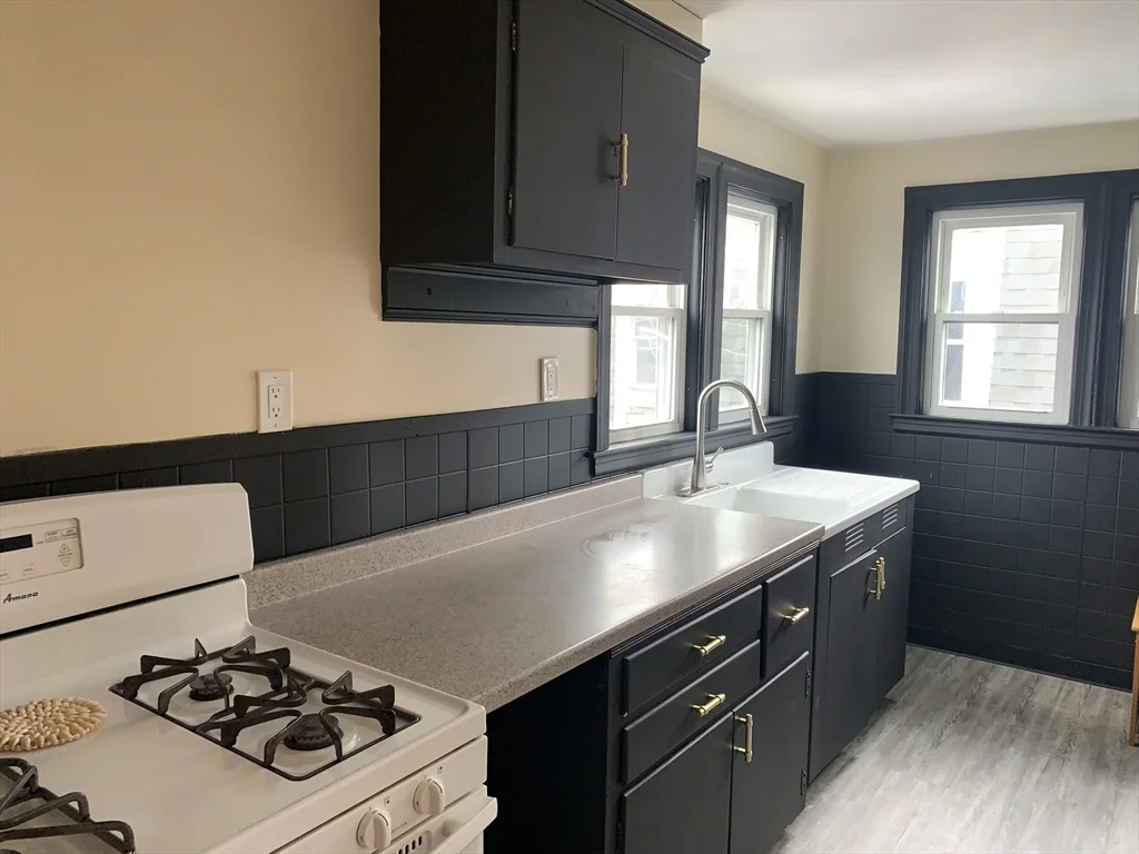 108 Elmwood, Swansea