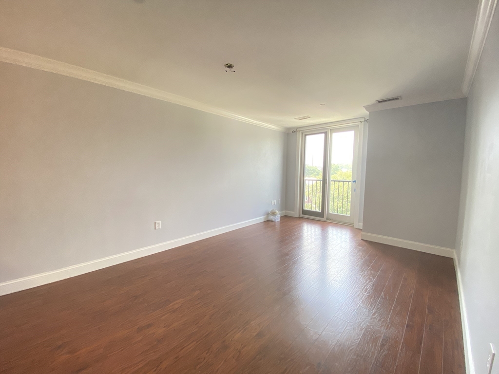 327 Centre St, Jamaica Plain