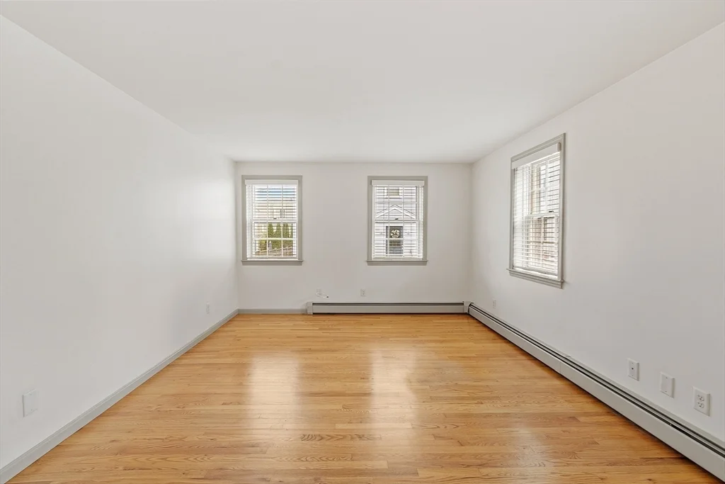 12 Morse Ct, Manchester