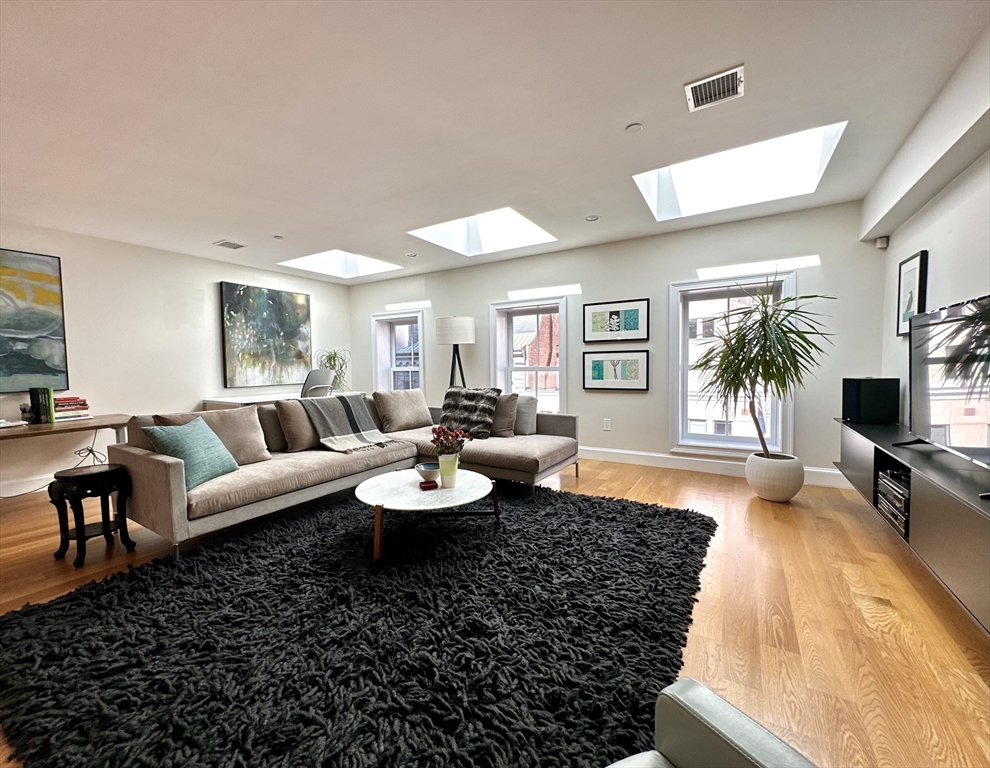 73 Broad St, Downtown