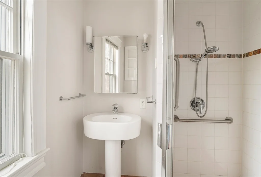 110 Leonard St, Belmont