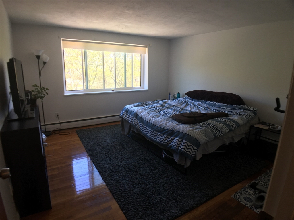 205 Kent St, Longwood