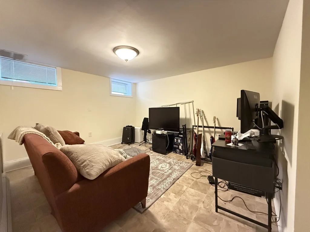 235 Charles St, East Cambridge