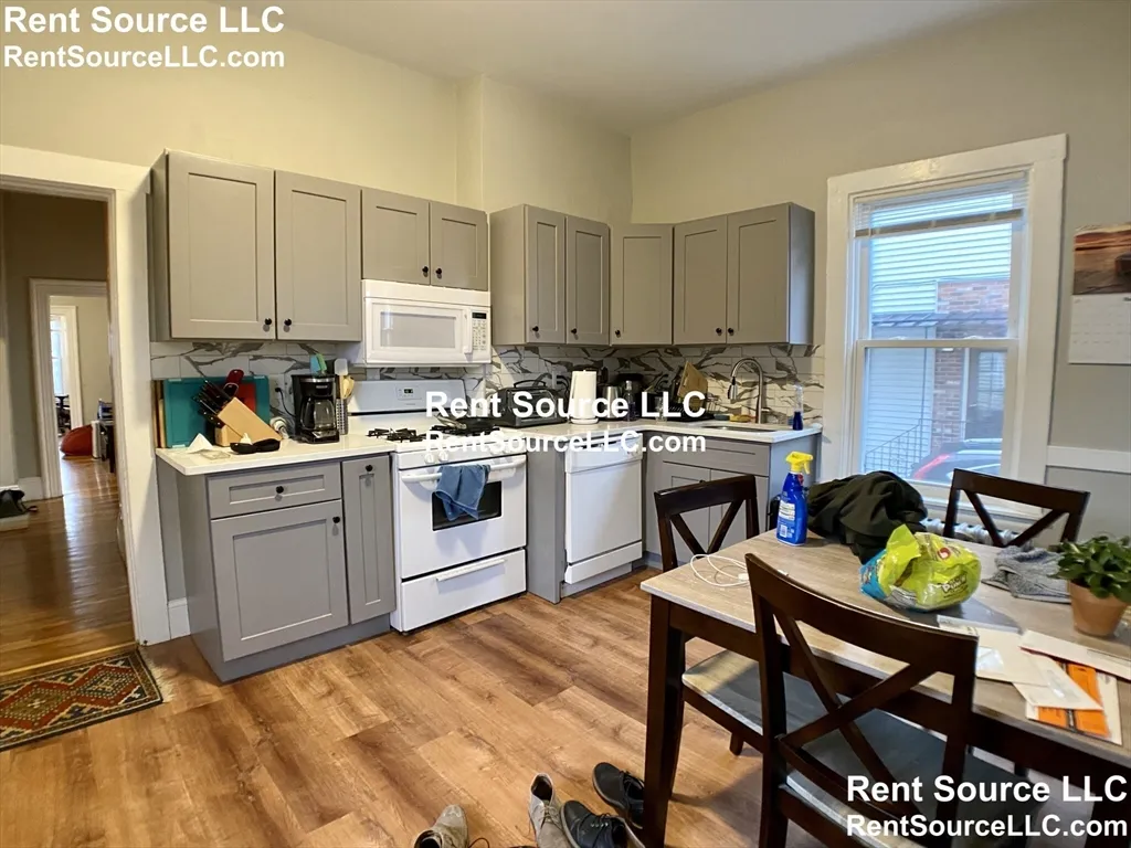 271 Highland Ave, Powder House Square