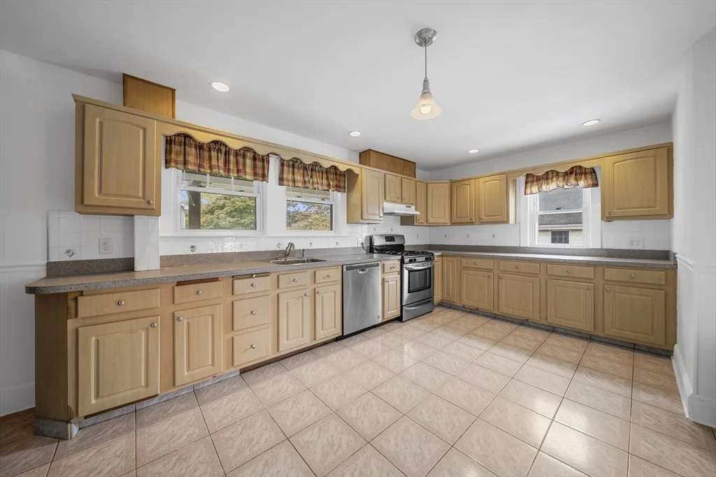 180 Faneuil St, Brighton