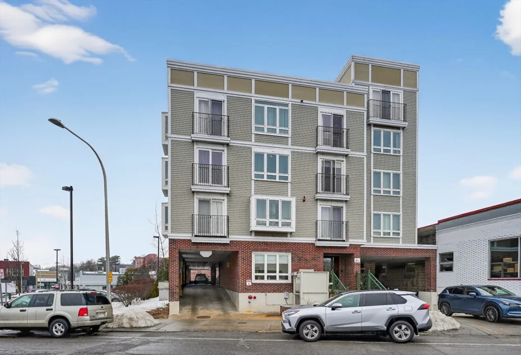 24 Arsenal St, Watertown