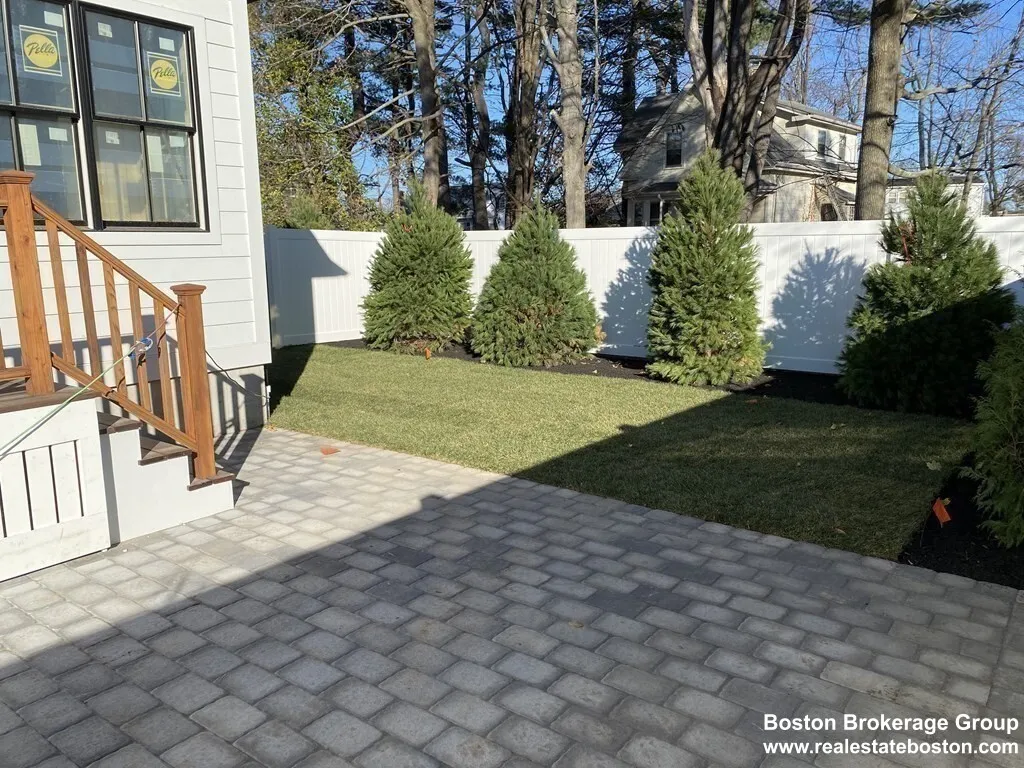 7 Sharon Ave, Auburndale