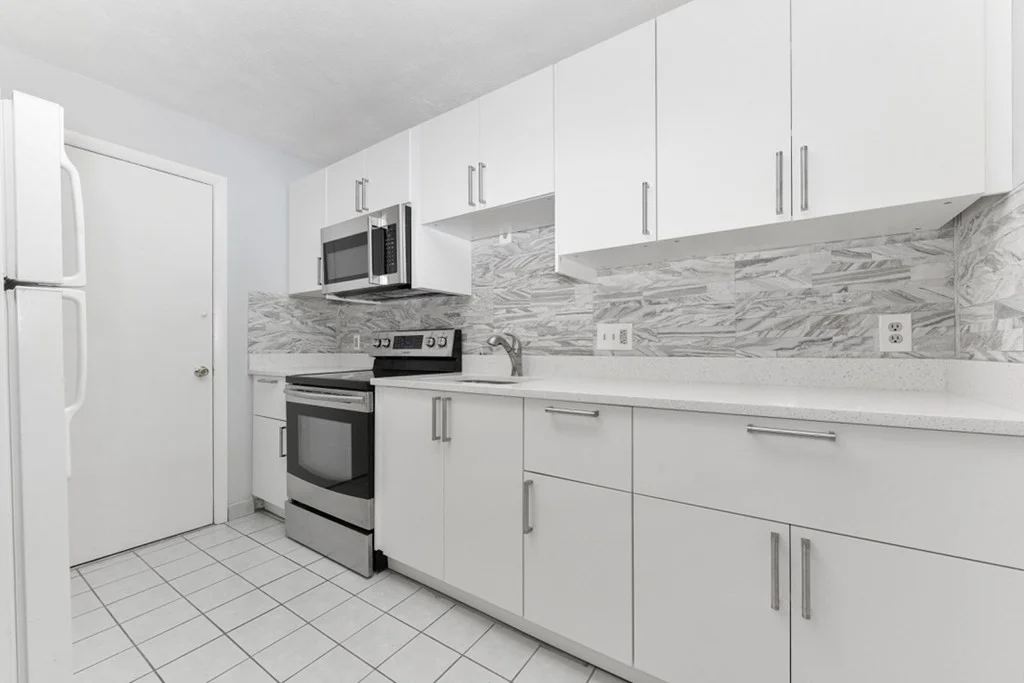 900 Governors Dr, Winthrop Center