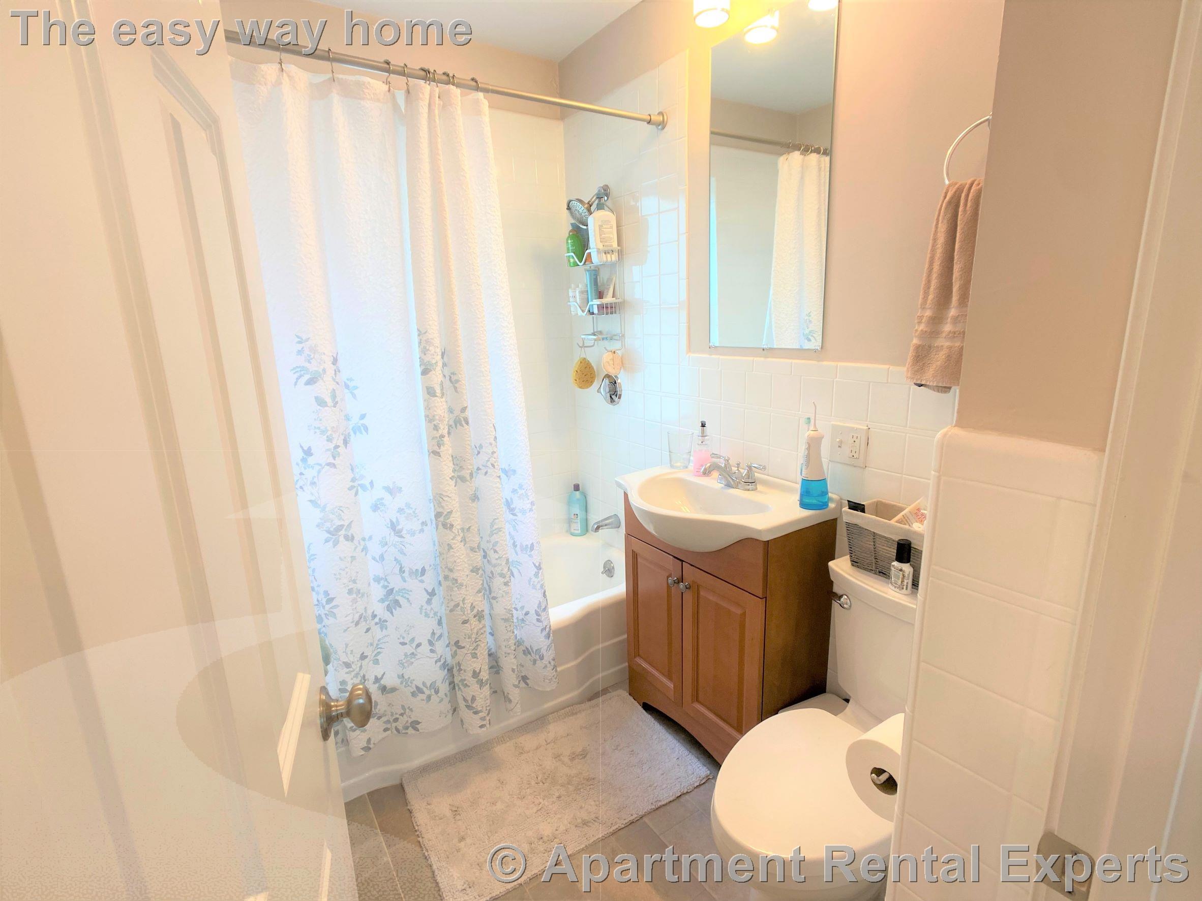 23 Willard Ave, Tufts