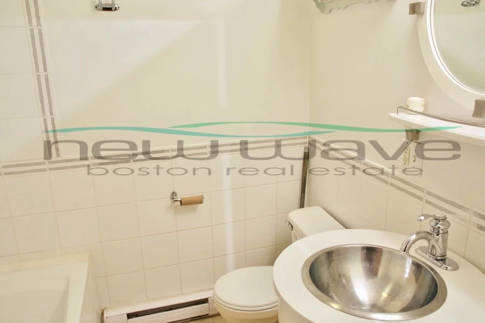 702 Massachusetts Ave, South End