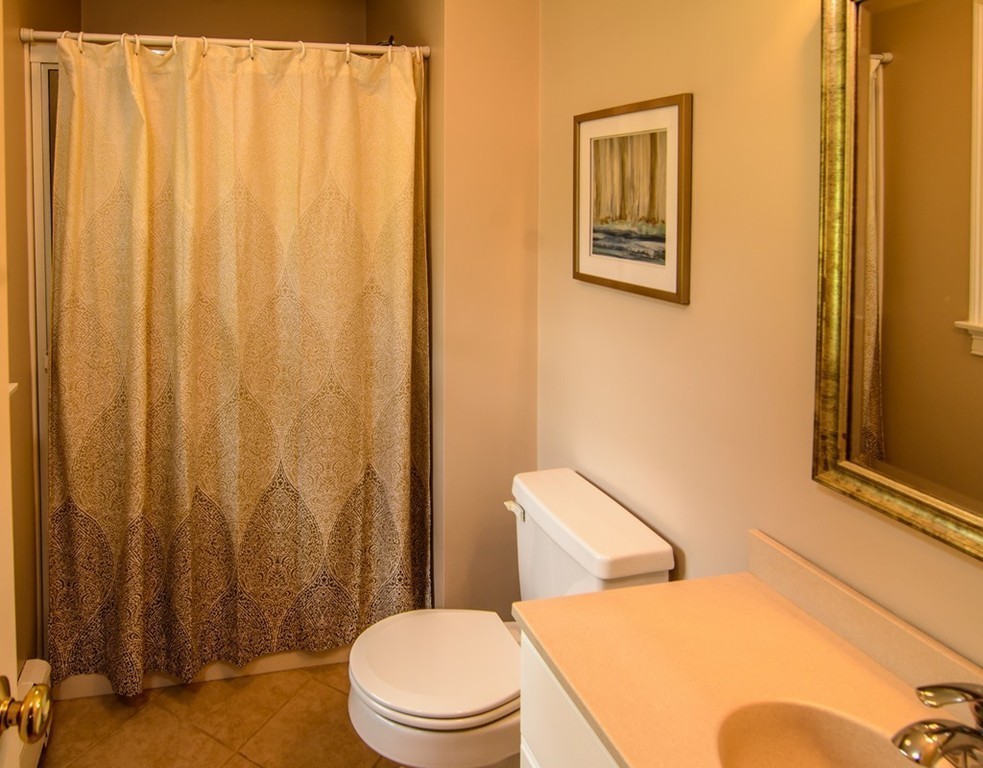 253 W Main St, Westborough