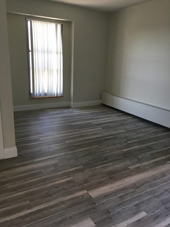 872 Massachusetts Ave, Riverside