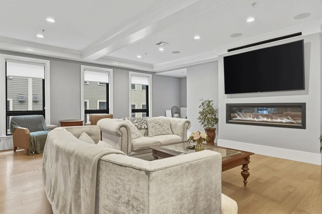 377 W 1st St, South Boston