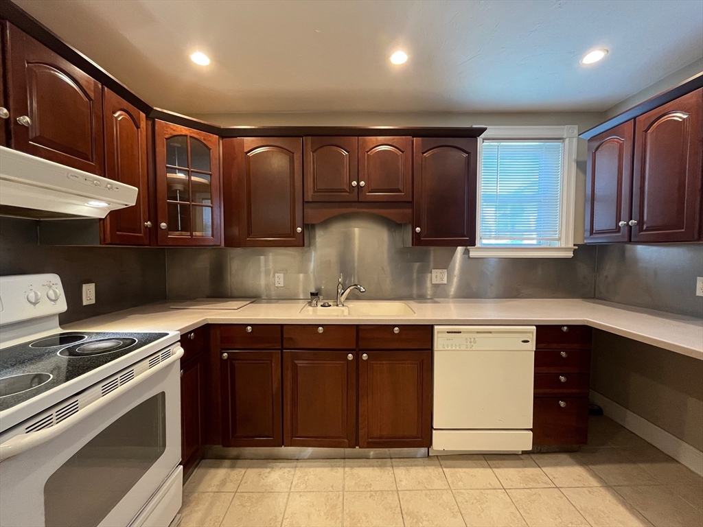 2 Woodville Park, Roxbury