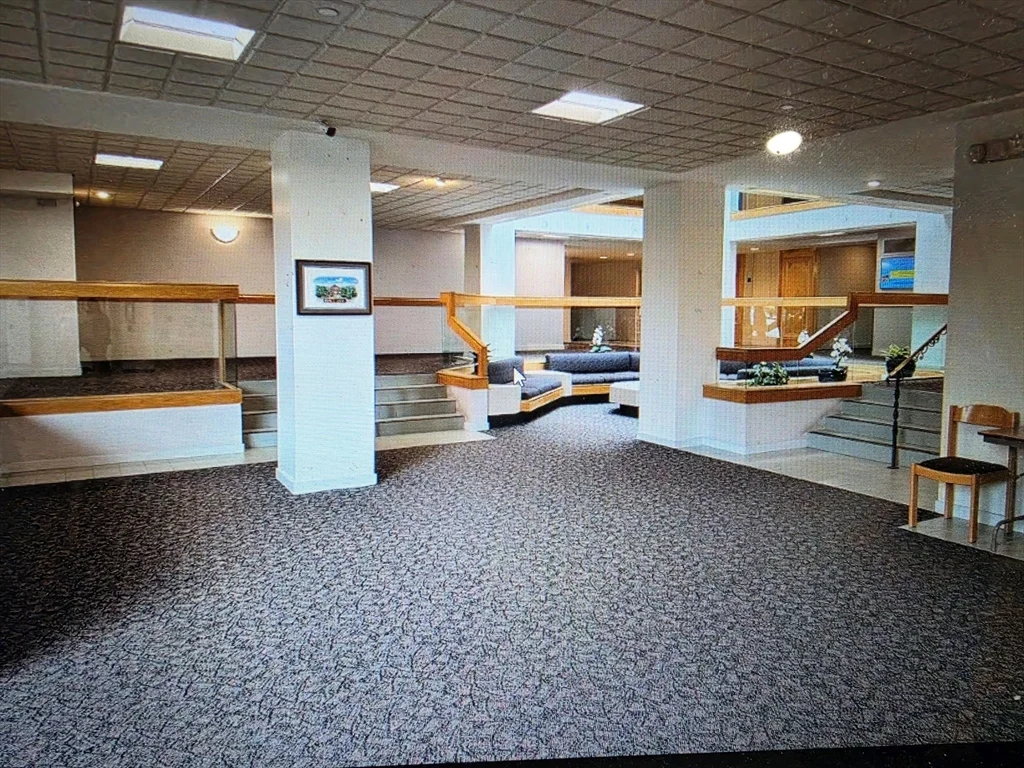 380 Place Ln, Woburn