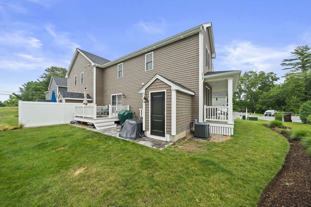 8 Old Field Way, Lakeville