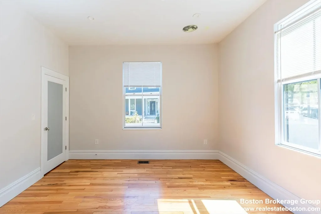 89 Cedar St, Roxbury