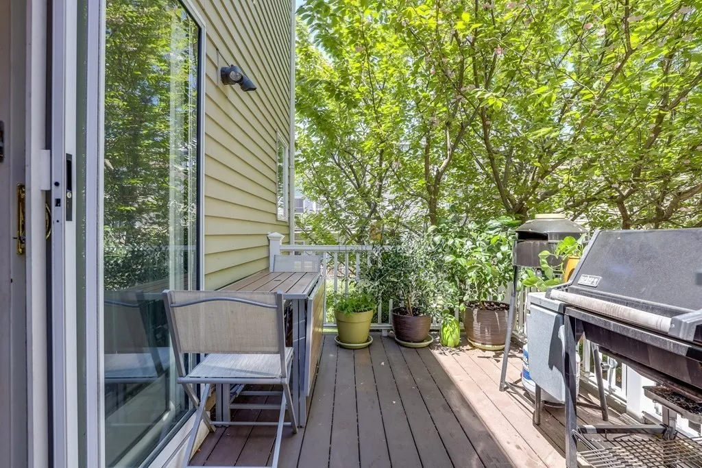 154 W 3rd St, South Boston