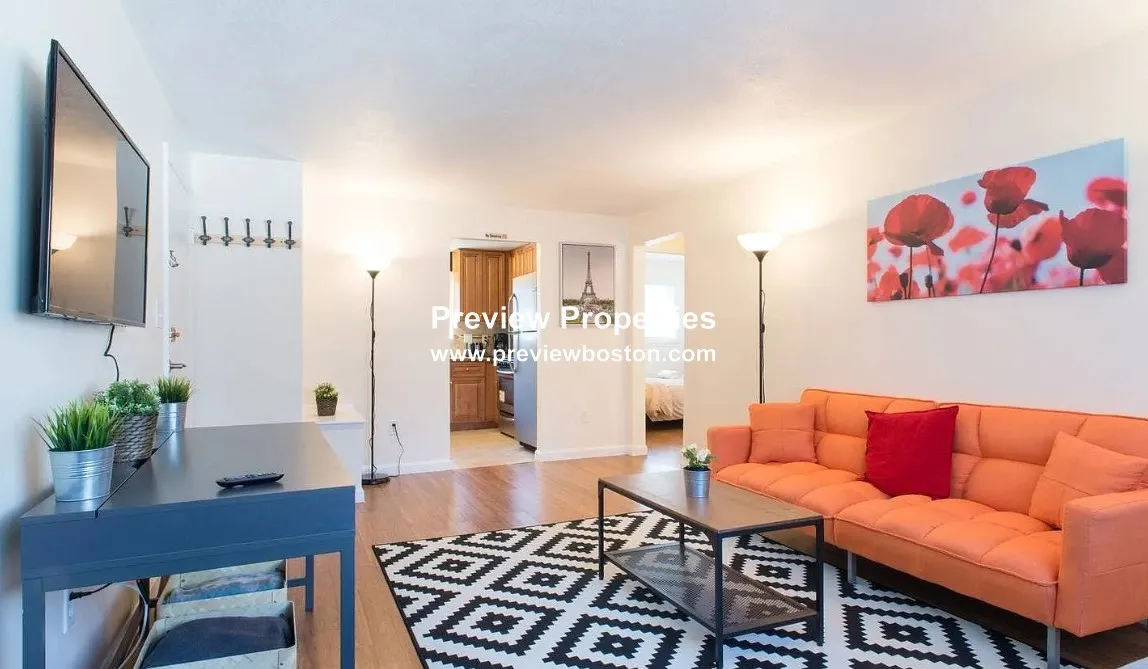 37 Oxford Circle, Belmont