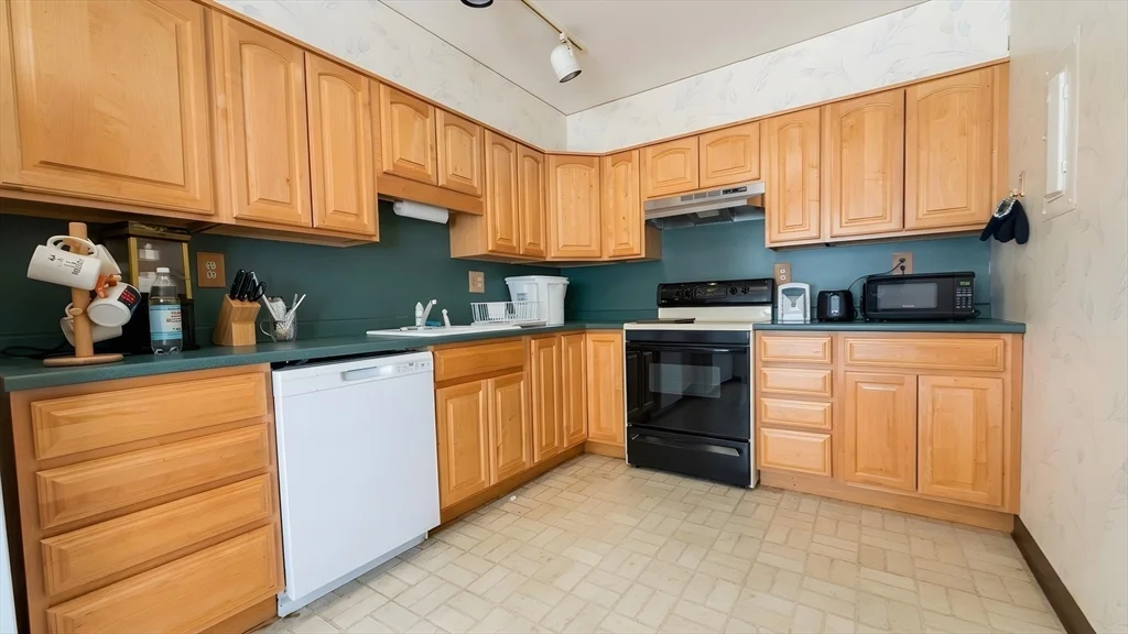 20 Hammond Pond Pkwy, Chestnut Hill