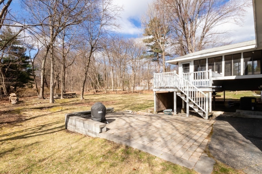 22 Livoli Rd, Framingham