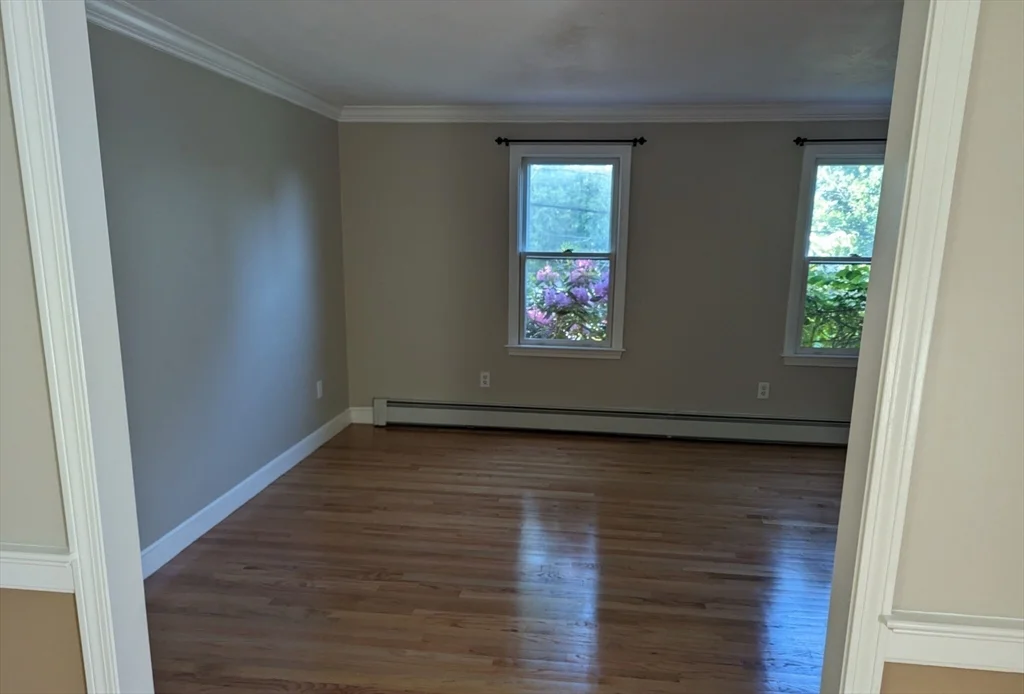202 Dale St, Waltham