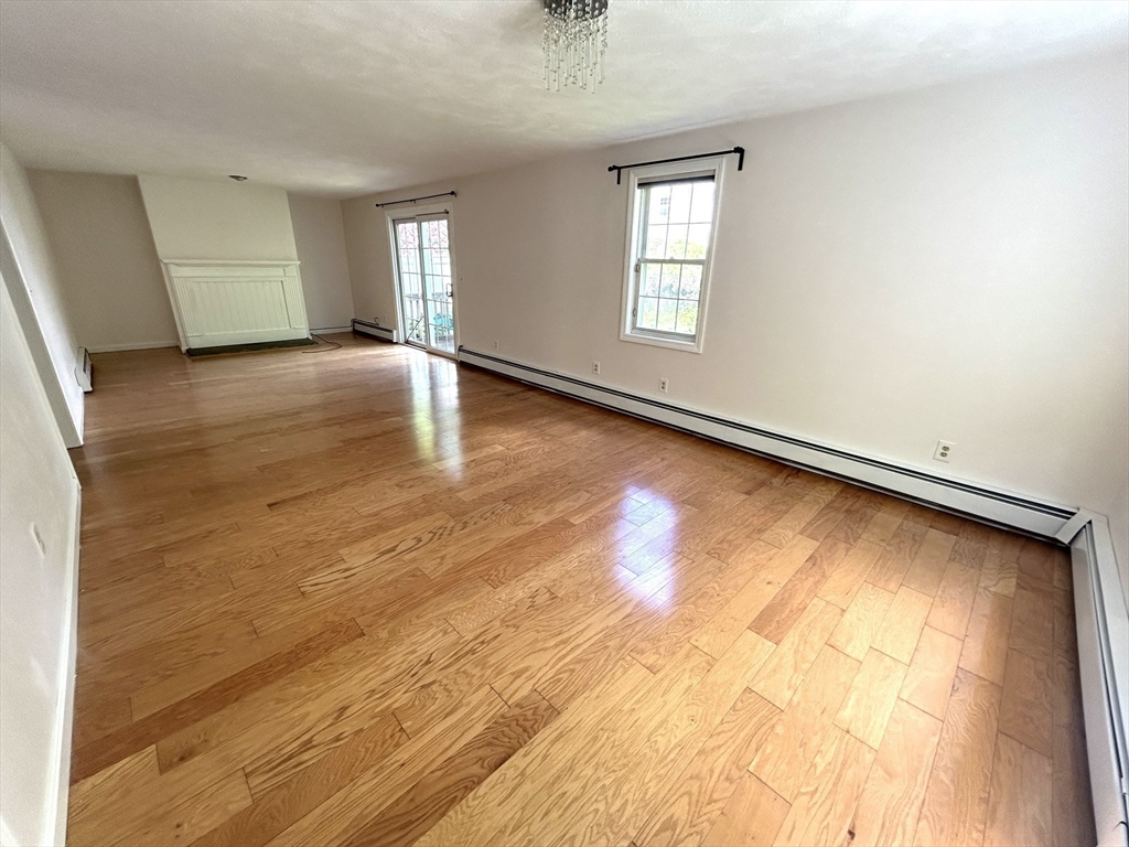 12 Homeward Ln, Natick