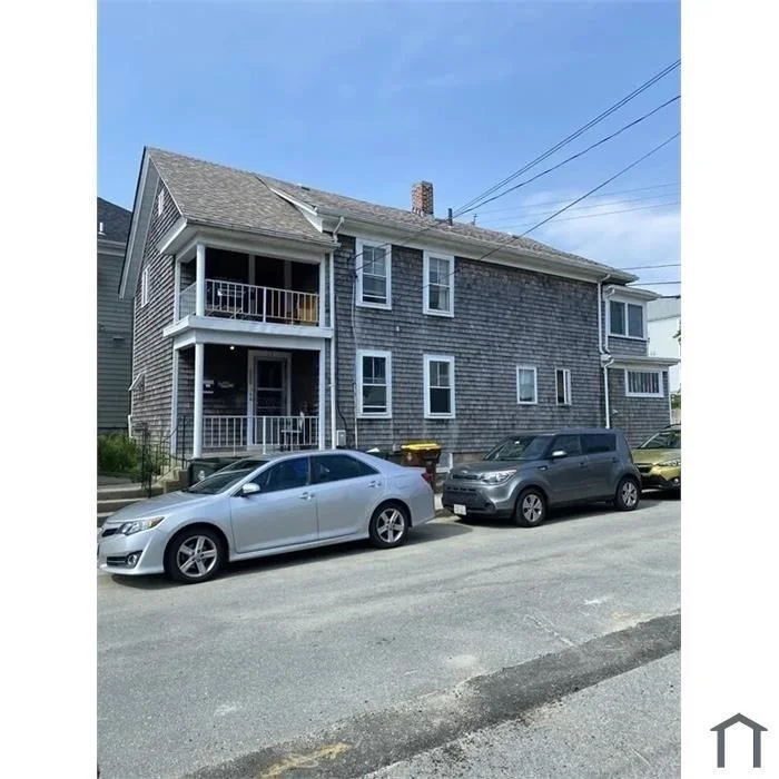 17 Bardsley St, Fall River