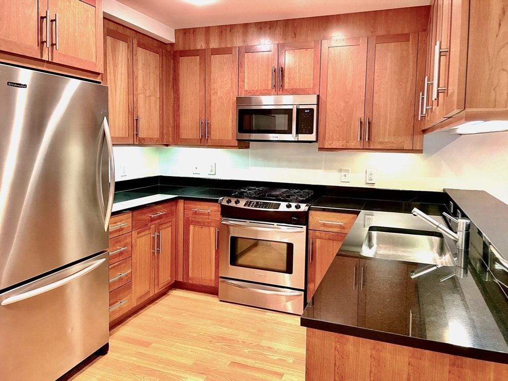 80 Broad St, Downtown