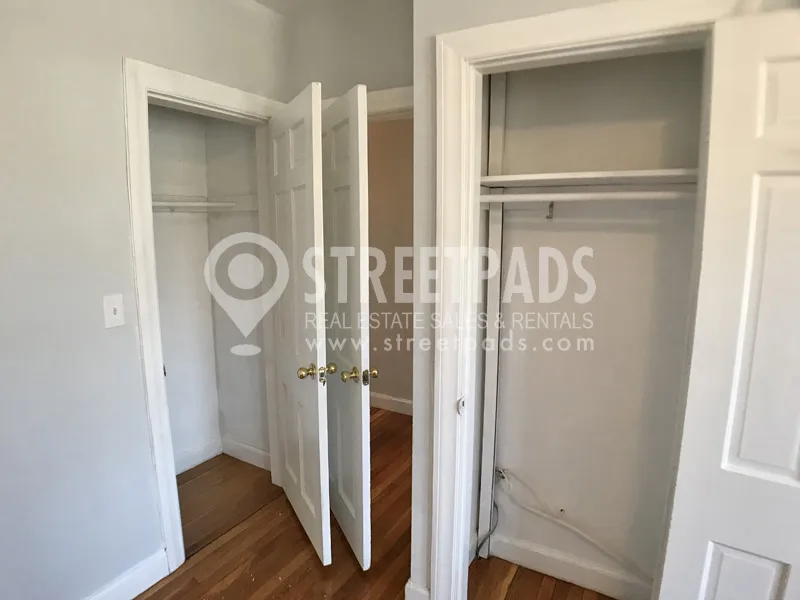 1129 Beacon St, Longwood