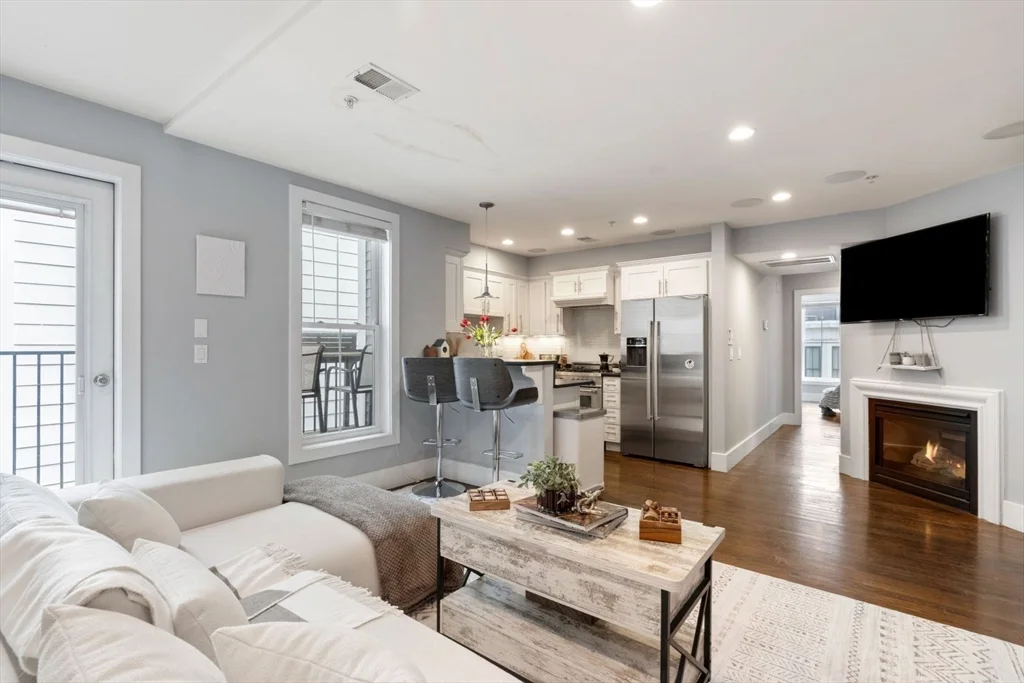 12 Mohawk St, South Boston