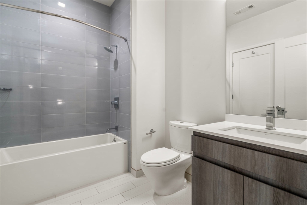 45 W 3rd St, South Boston