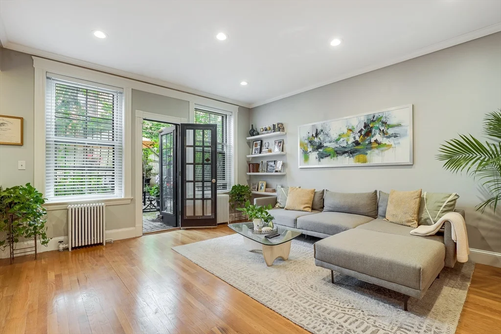 381 Marlborough St, Back Bay