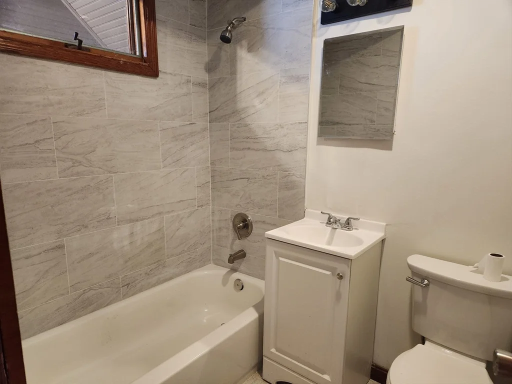 34 King Philip Rd, Worcester