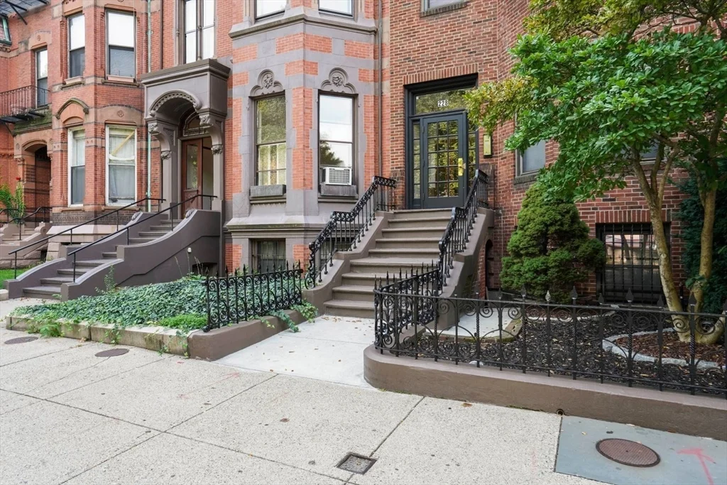 228 Commonwealth Ave, Back Bay