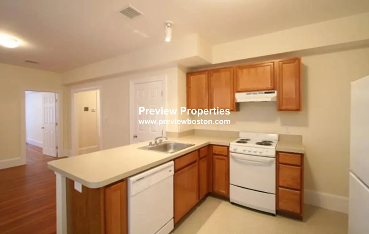 881 Massachusetts Ave, Mid Cambridge