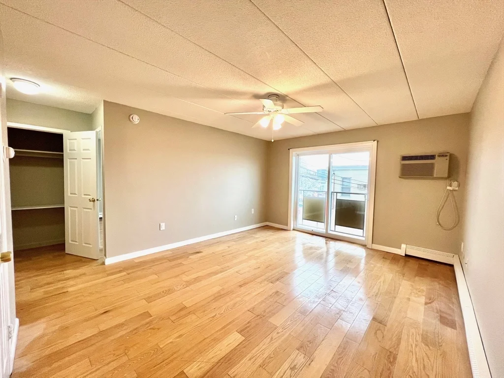 4 Hawes St, Revere