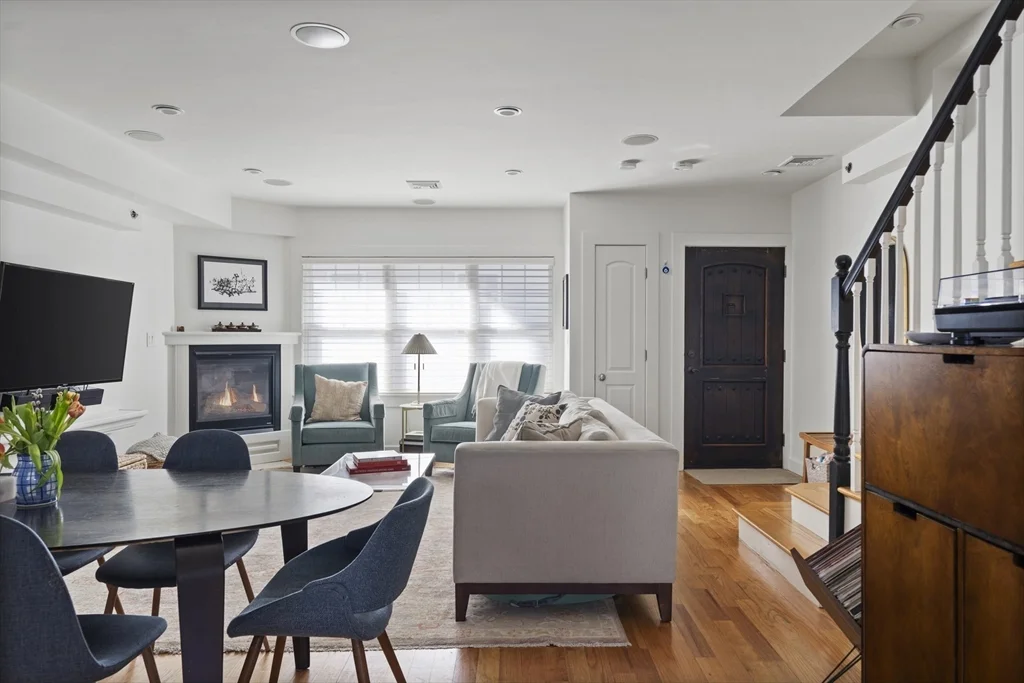 35 Middle St, South Boston