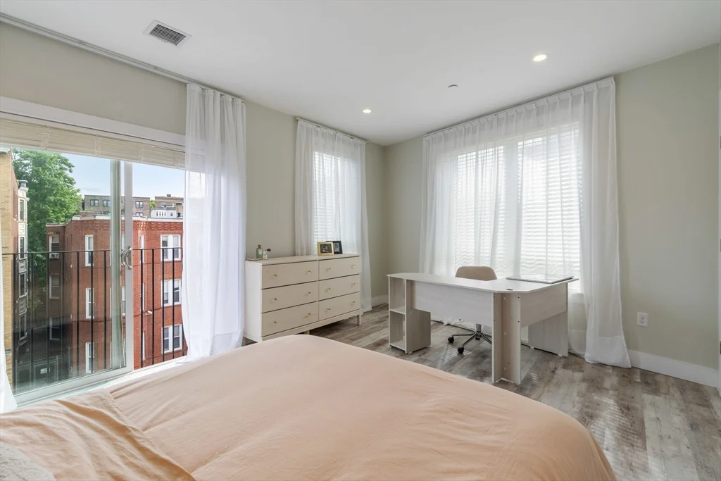 1457 Tremont St, Mission Hill