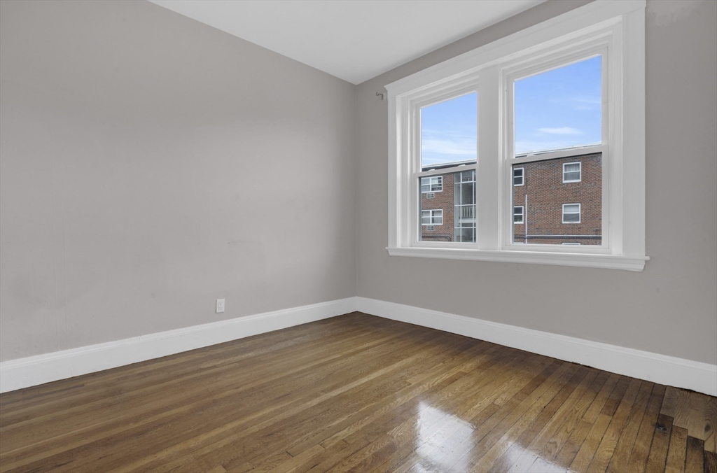 325 Summit Ave, Brighton