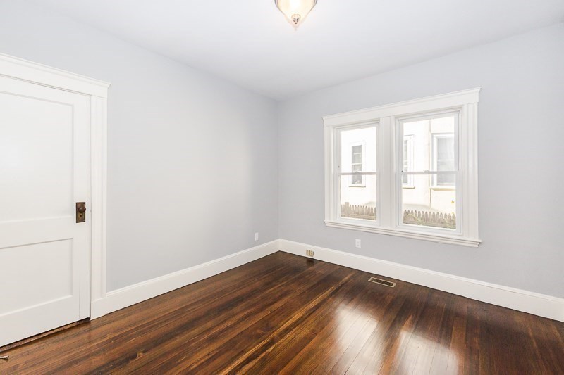 33 Central, Spring Hill