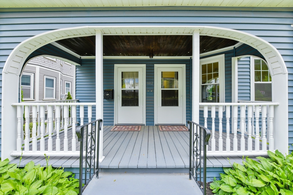 652 South, Roslindale