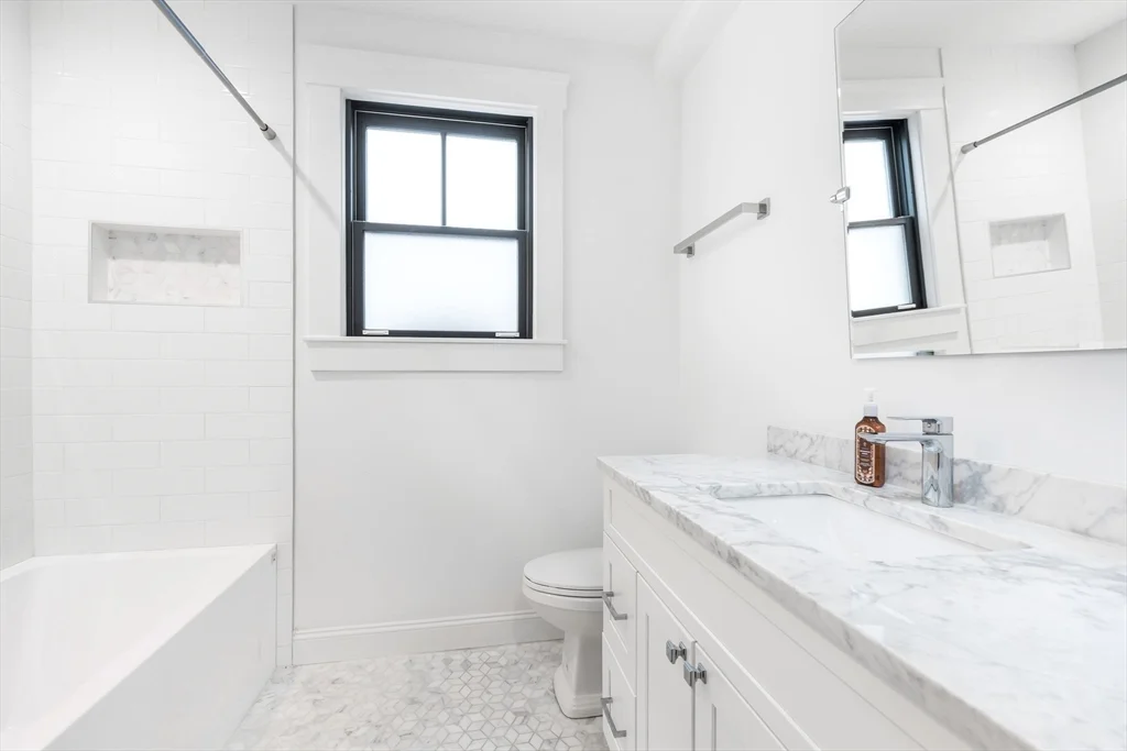 229 E Eagle St, East Boston