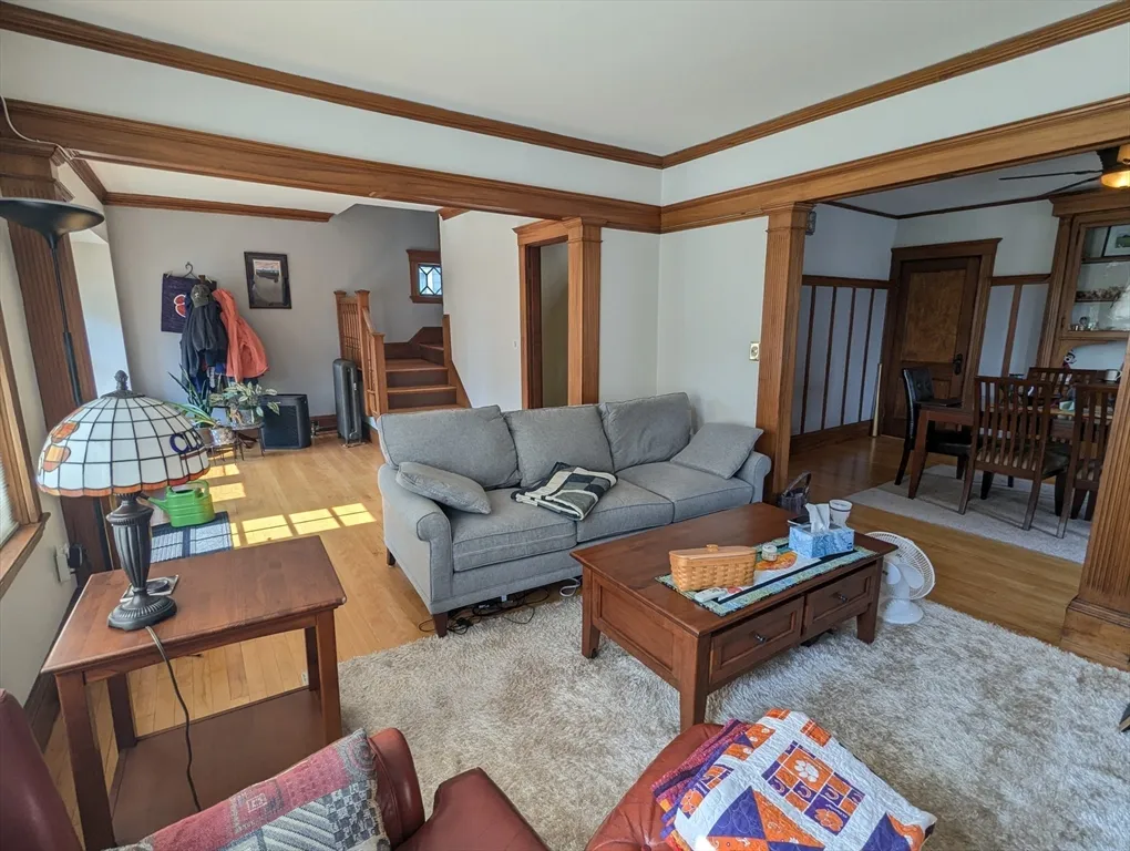 17 Commonwealth Rd, Watertown